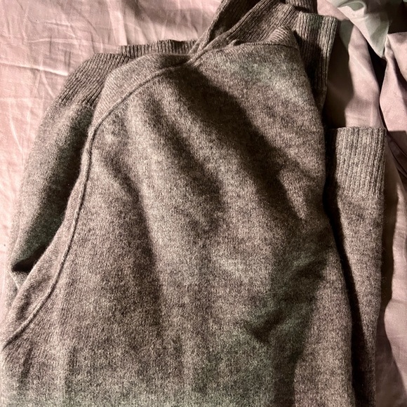 Cashmere - Picture 3 of 3